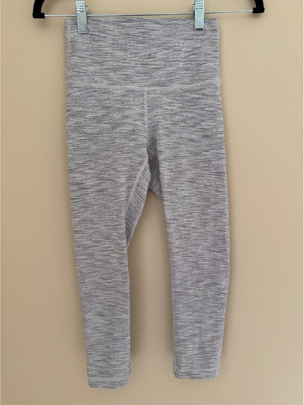 EUC Lululemon Sz 4 Capri leggings